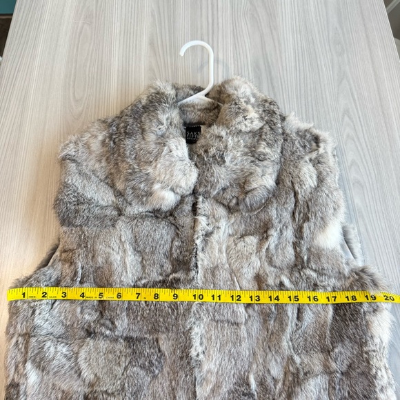 LIKE NEW! Saks Fifth Ave Genuine Rabbit Fur Vest M - Picture 9 of 10